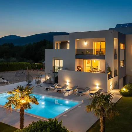 וילה Marijeta Exclusive 5 Star With 50sqm Private Pool, 6 Bedrooms And Playroom