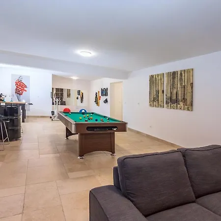 Marijeta Exclusive 5 Star With 50sqm Private Pool, 6 Bedrooms And Playroom Split