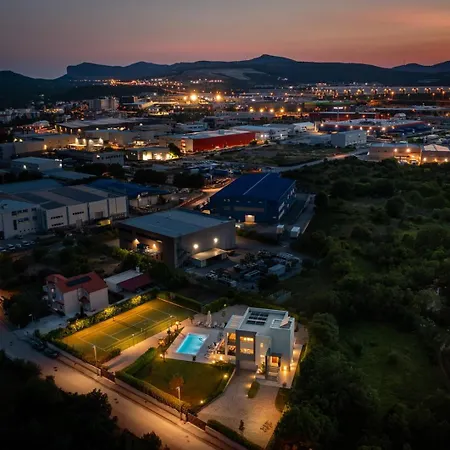 Marijeta Exclusive 5 Star With 50sqm Private Pool, 6 Bedrooms And Playroom ヴィラ