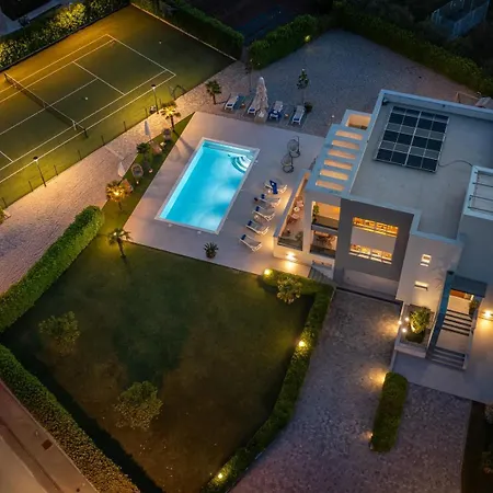 Marijeta Exclusive 5 Star With 50sqm Private Pool, 6 Bedrooms And Playroom * ספליט