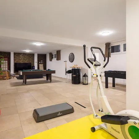 וילה Marijeta Exclusive 5 Star With 50sqm Private Pool, 6 Bedrooms And Playroom