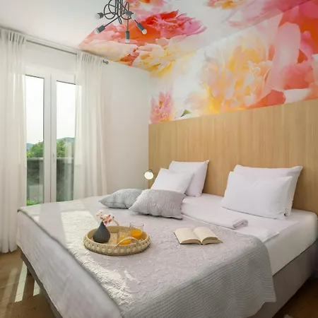 Marijeta Exclusive 5 Star With 50sqm Private Pool, 6 Bedrooms And Playroom ヴィラ