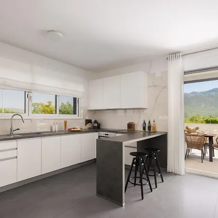 וילה Marijeta Exclusive 5 Star With 50sqm Private Pool, 6 Bedrooms And Playroom ספליט
