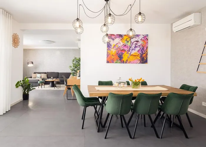 וילה Marijeta Exclusive 5 Star With 50sqm Private Pool, 6 Bedrooms And Playroom ספליט