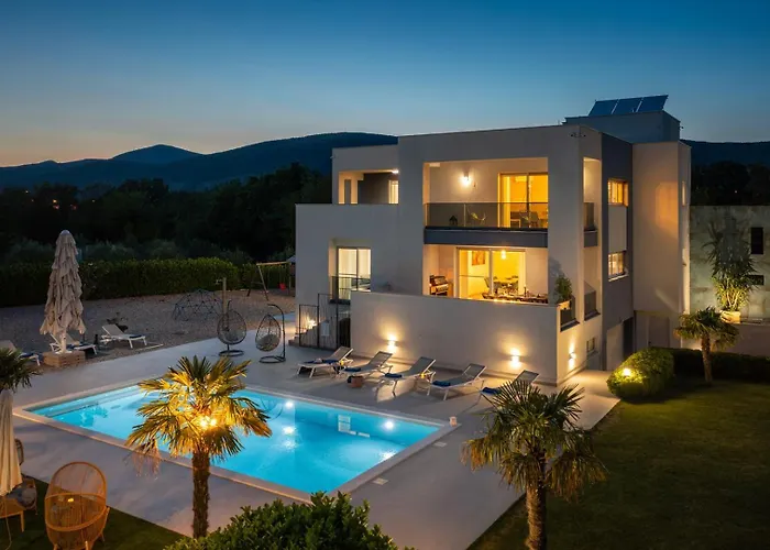 וילה Marijeta Exclusive 5 Star With 50sqm Private Pool, 6 Bedrooms And Playroom