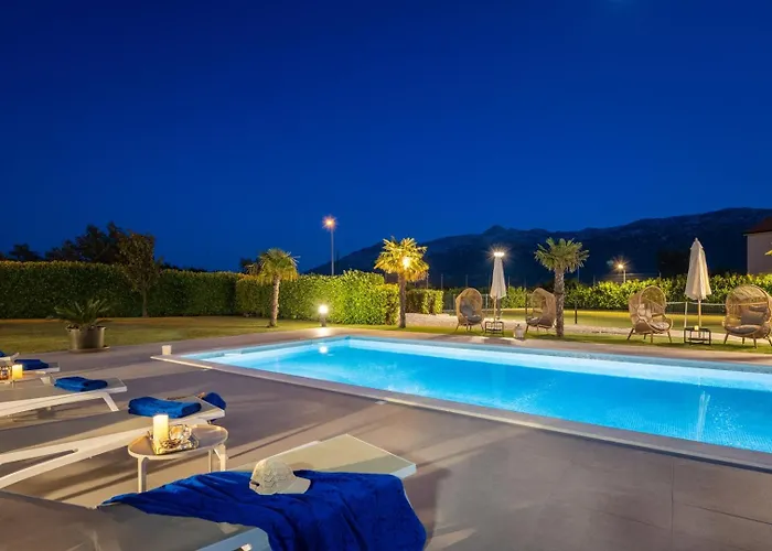 Marijeta Exclusive 5 Star With 50sqm Private Pool, 6 Bedrooms And Playroom וילה ספליט