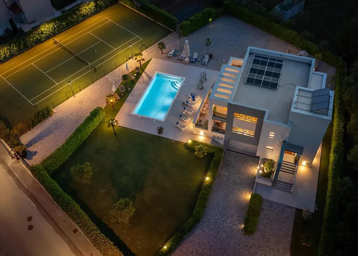 Marijeta Exclusive 5 Star With 50sqm Private Pool, 6 Bedrooms And Playroom * ספליט