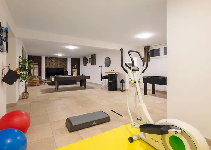 וילה Marijeta Exclusive 5 Star With 50sqm Private Pool, 6 Bedrooms And Playroom