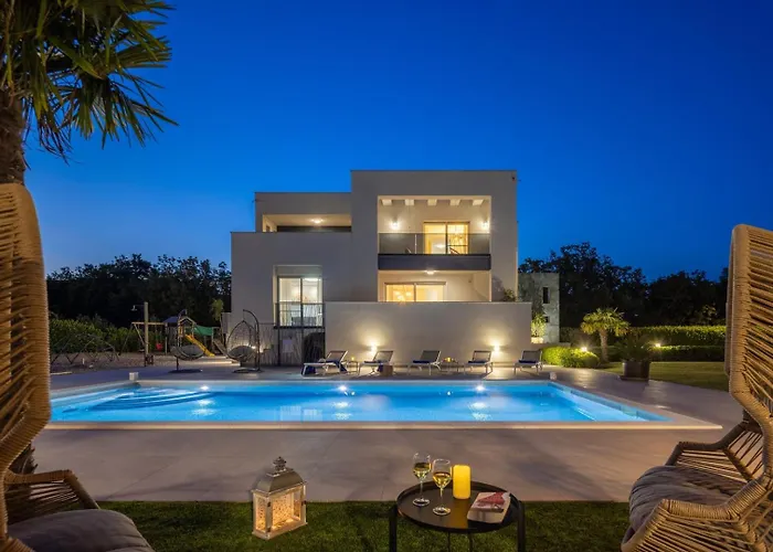 Marijeta Exclusive 5 Star With 50sqm Private Pool, 6 Bedrooms And Playroom * ספליט