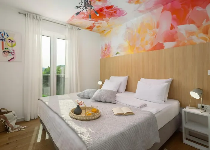 Marijeta Exclusive 5 Star With 50sqm Private Pool, 6 Bedrooms And Playroom וילה