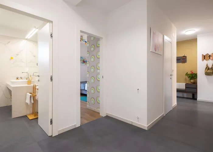 Marijeta Exclusive 5 Star With 50sqm Private Pool, 6 Bedrooms And Playroom * ספליט