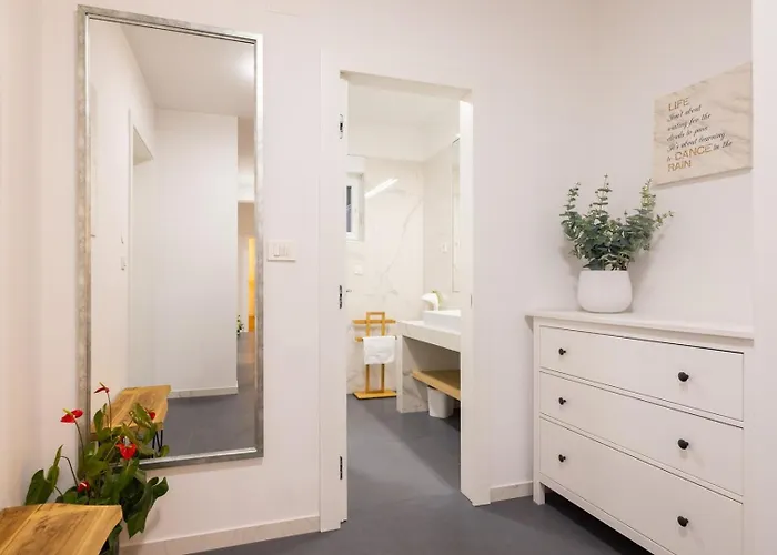 Marijeta Exclusive 5 Star With 50sqm Private Pool, 6 Bedrooms And Playroom וילה ספליט