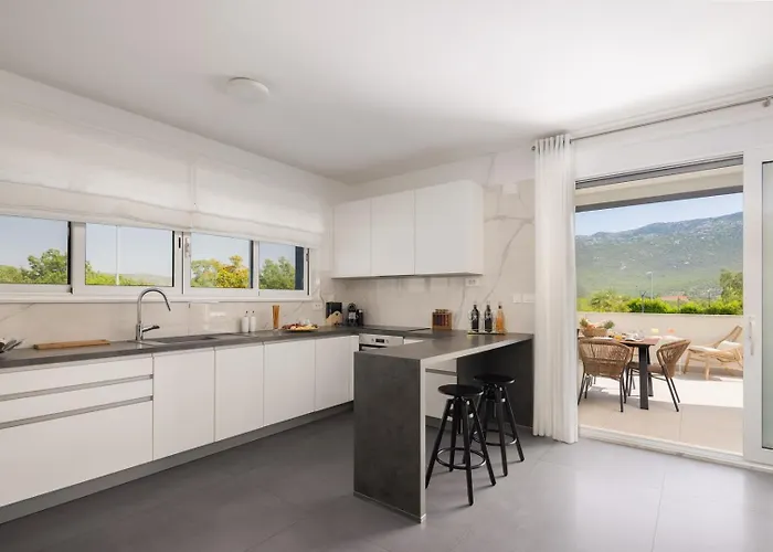 וילה Marijeta Exclusive 5 Star With 50sqm Private Pool, 6 Bedrooms And Playroom ספליט