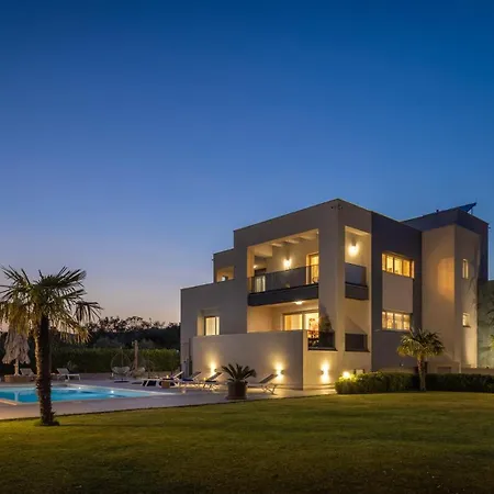 Marijeta Exclusive 5 Star With 50sqm Private Pool, 6 Bedrooms And Playroom * Split